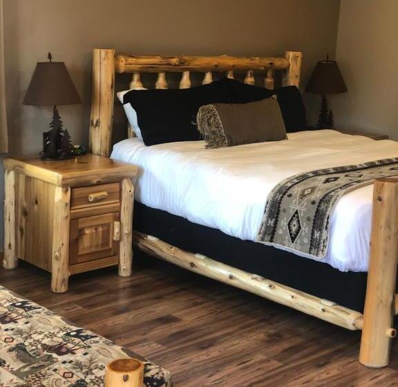 Family Suite, Summit Lake Lodge