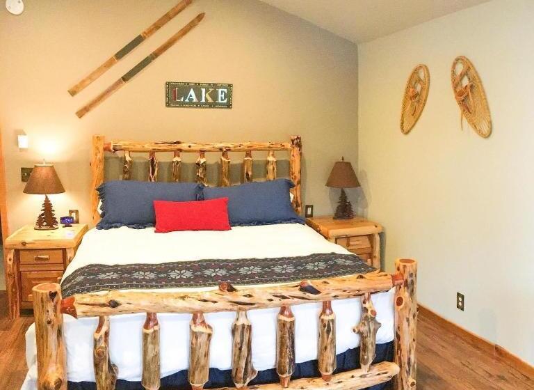 标准平房, Summit Lake Lodge