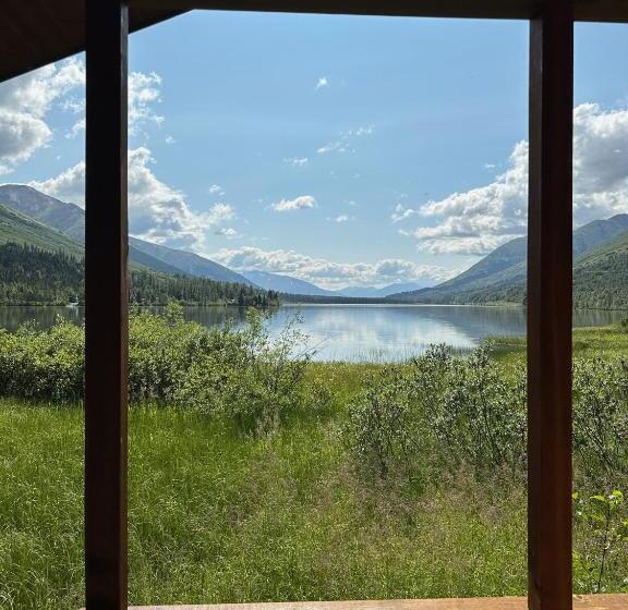 标准平房, Summit Lake Lodge