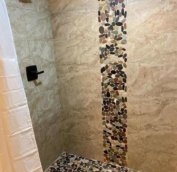 Люкс Deluxe Кровать Кинг, Summit Lake Lodge