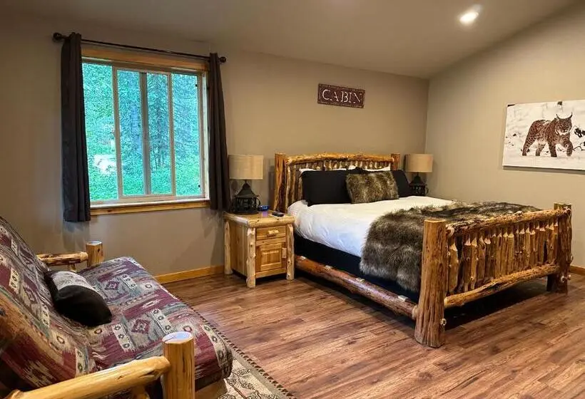 スイート（家族用）, Summit Lake Lodge