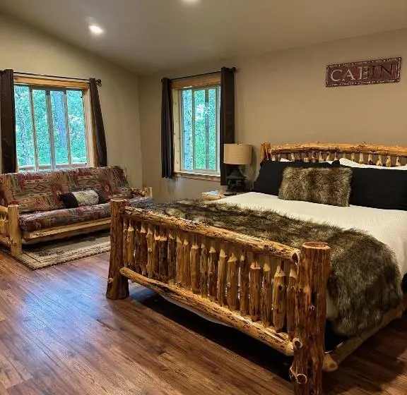 スイート（家族用）, Summit Lake Lodge