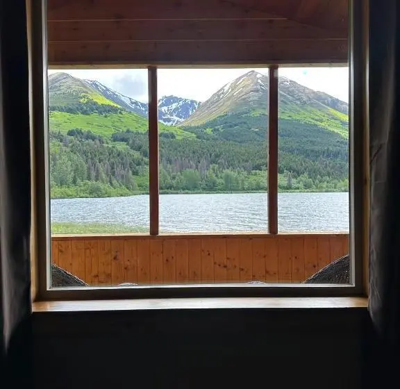 スタンダードバンガロー, Summit Lake Lodge
