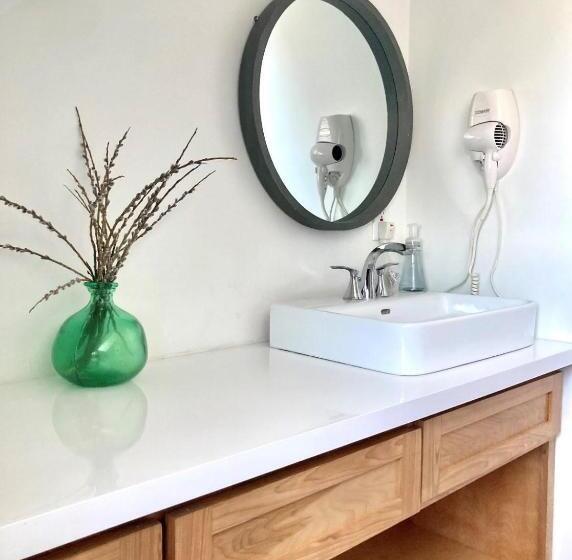 غرفة ديلوكس مطلّة علي الحديقة, Groundswell Pub & Inn