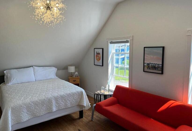 غرفة قياسية, Groundswell Pub & Inn