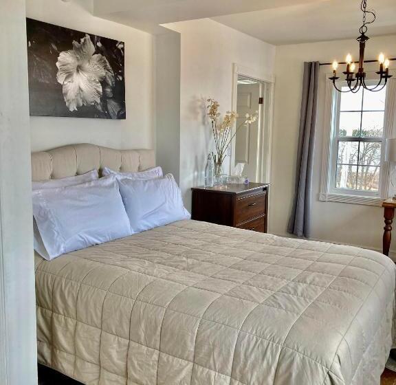 غرفة قياسية مطلّة علي البحر, Groundswell Pub & Inn