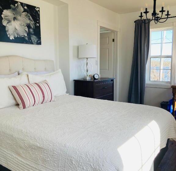 غرفة قياسية مطلّة علي البحر, Groundswell Pub & Inn