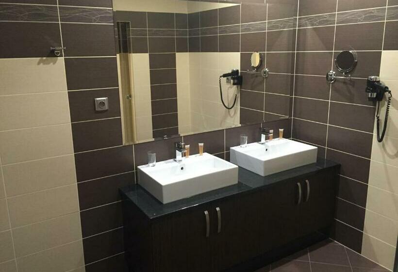 Люкс, Casino & Hotel Admiral Strážný