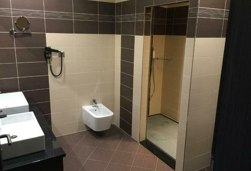 Люкс, Casino & Hotel Admiral Strážný