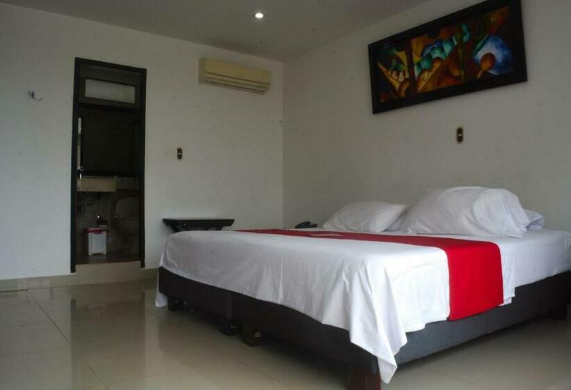 غرفة قياسية مزوَّدة بشُرفة, El Aeropuerto