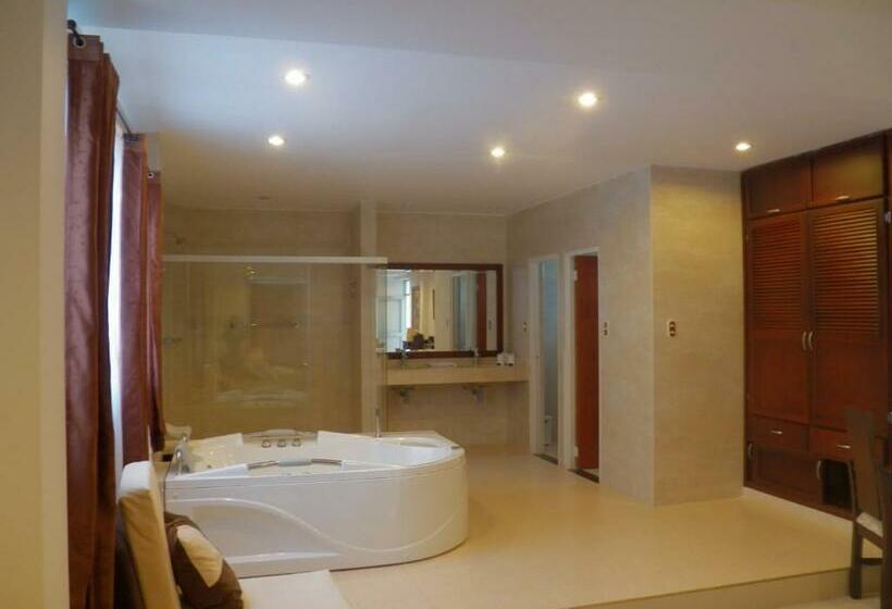 جناح كلاسيكي, El Aeropuerto