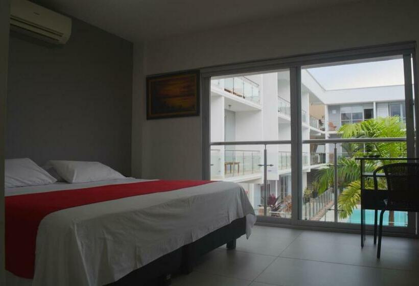 غرفة قياسية مزوَّدة بشُرفة, El Aeropuerto