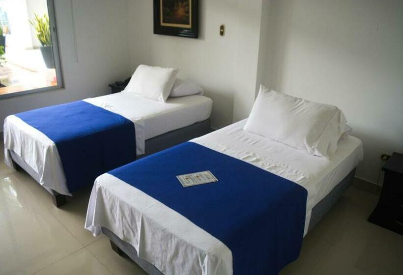 غرفة قياسية مطلّة علي حمام السباحة, El Aeropuerto