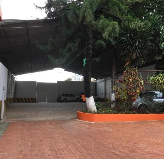Quarto Familiar, Emperador