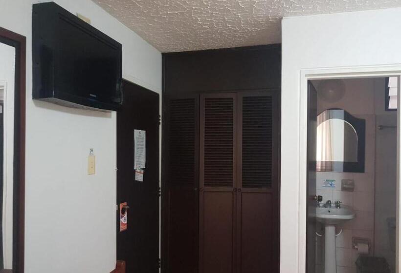 Quarto Estandar Individual, Emperador