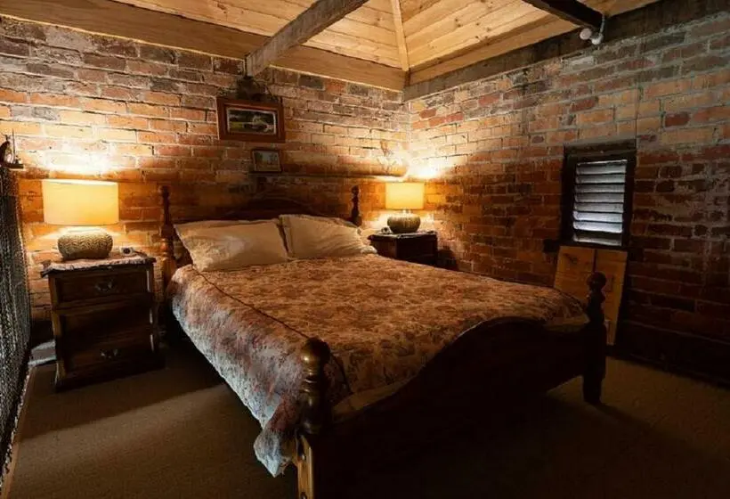 マウンテンビュースタンダードルーム, Grampians Historic Tobacco Kiln