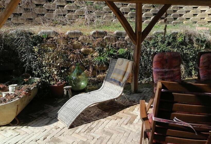 غرفة عائلية, Míves Vendégház