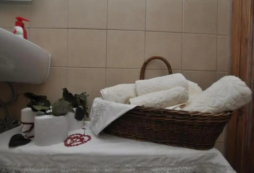 اتاق خانوادگی, Míves Vendégház