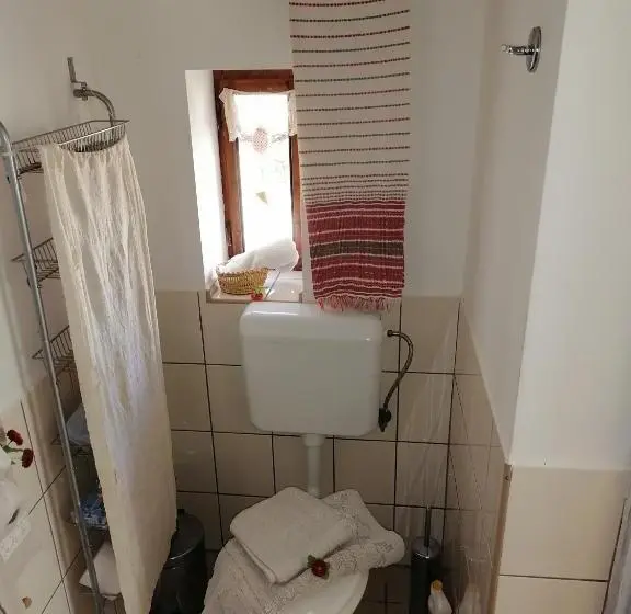 آپارتمان 1 خوابه با چشم‌انداز باغ, Míves Vendégház