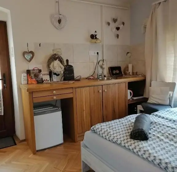 آپارتمان 1 خوابه با چشم‌انداز باغ, Míves Vendégház