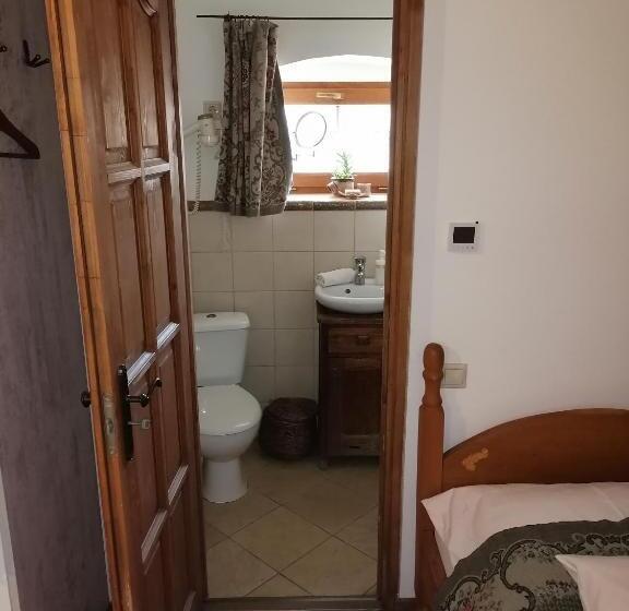 غرفة قياسية, Míves Vendégház