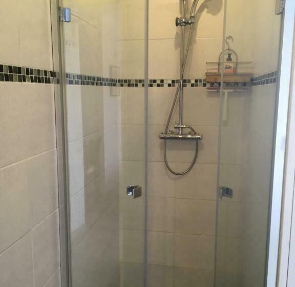 غرفة قياسية, Les Condamines