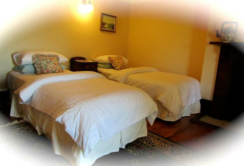 חדר משפחתי, Lochinvar House