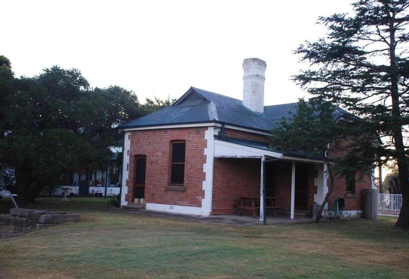 스탠다드 스튜디오, Lochinvar House