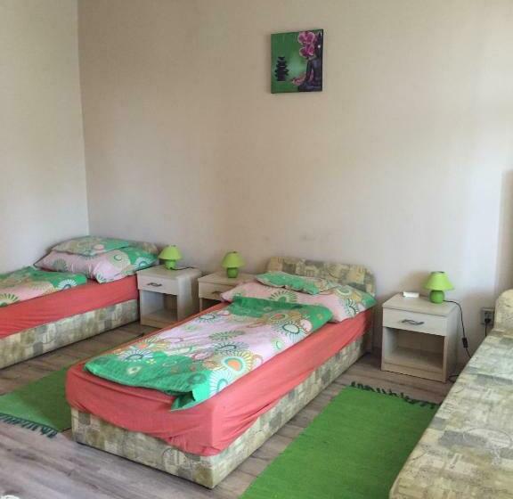 Номер Стандарт Трехместный, Szilvia Panzió