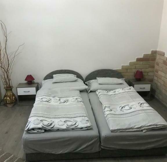 Номер Стандарт Трехместный, Szilvia Panzió