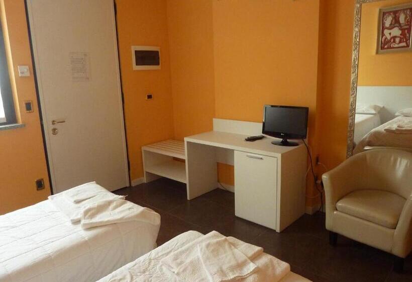 חדר סטנדרט לארבעה, Padus Meublè Parma