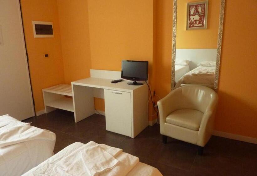 חדר סטנדרט לארבעה, Padus Meublè Parma