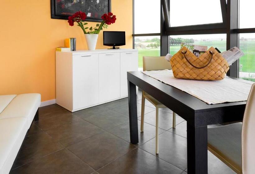 חדר סטנדרט לארבעה, Padus Meublè Parma