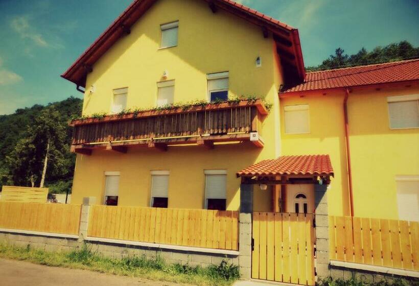 חדר סטנדרט לשלושה, Bakterház Vendégház