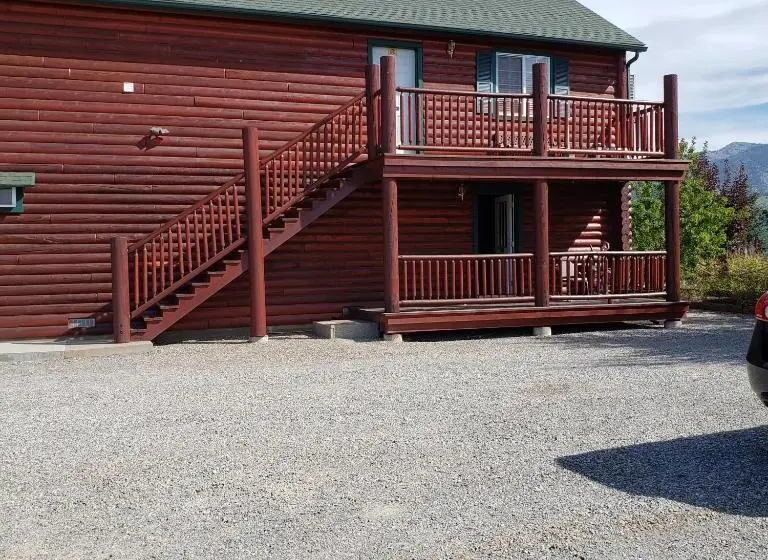 ２ベッドルームアパートメント, Wolf Den Log Cabin Motel And Rv Park