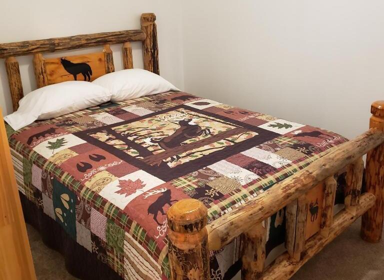 Апартаменты 2 Спальни, Wolf Den Log Cabin Motel And Rv Park