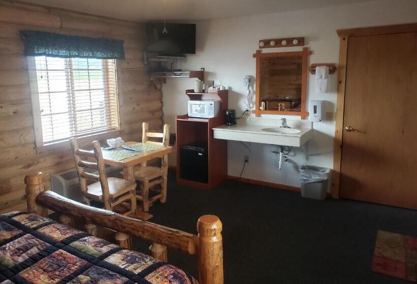 Номер Стандарт Трехместный, Wolf Den Log Cabin Motel And Rv Park
