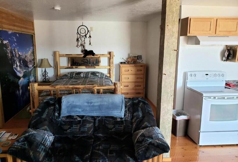 Студия Стандарт, Wolf Den Log Cabin Motel And Rv Park