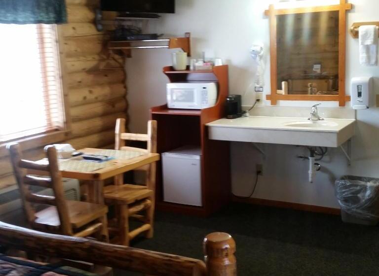 Стандартный Номер Кровать Кинг, Wolf Den Log Cabin Motel And Rv Park