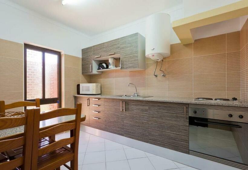 آپارتمان 1 خوابه, Colina Village