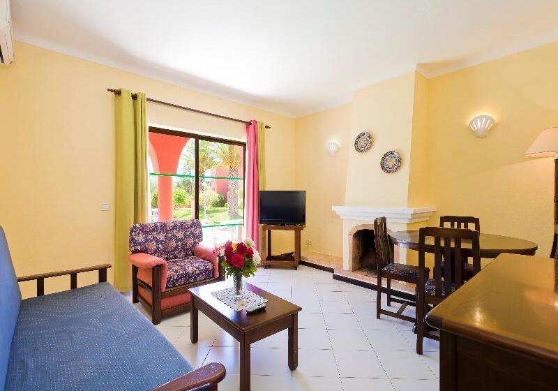 آپارتمان 2 خوابه, Colina Village