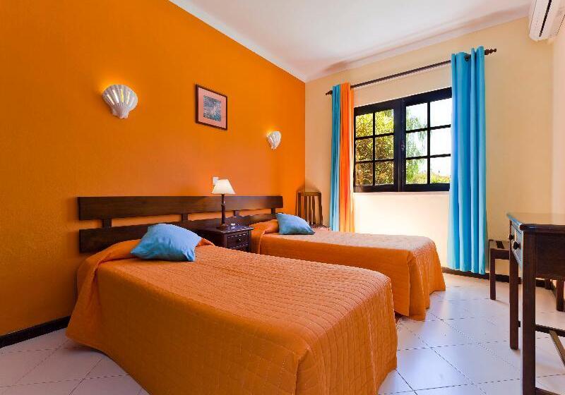 آپارتمان 2 خوابه, Colina Village