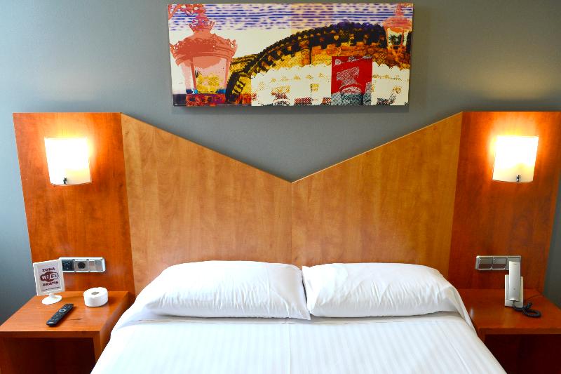 اتاق استاندارد یک نفره, Alda Palacio Valdes