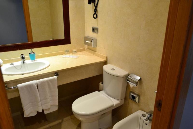 اتاق اکونومی, Alda Palacio Valdes