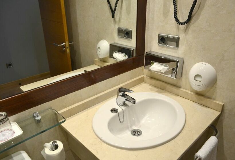 اتاق اکونومی, Alda Palacio Valdes