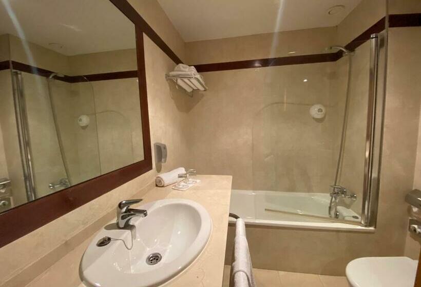 اتاق استاندارد سه نفره, Alda Palacio Valdes