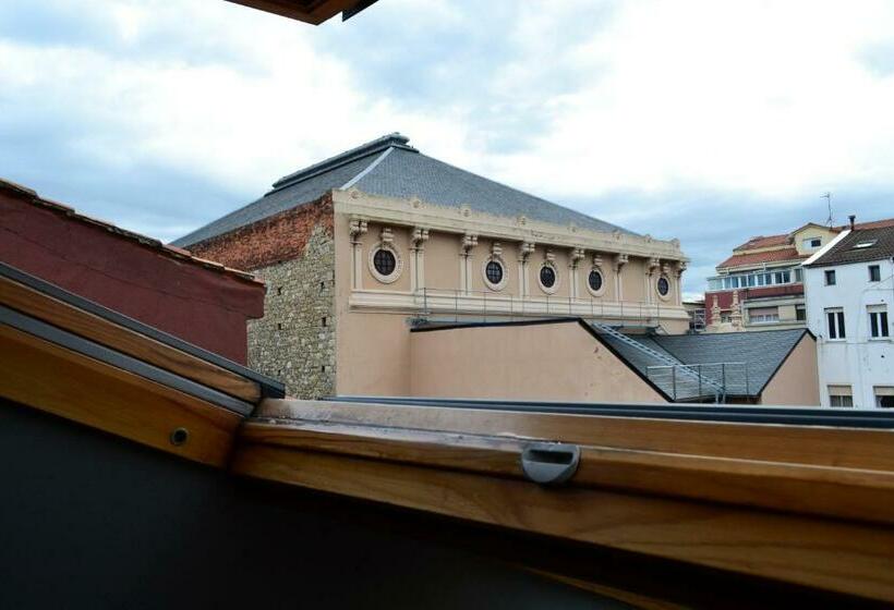 اتاق استاندارد سه نفره, Alda Palacio Valdes