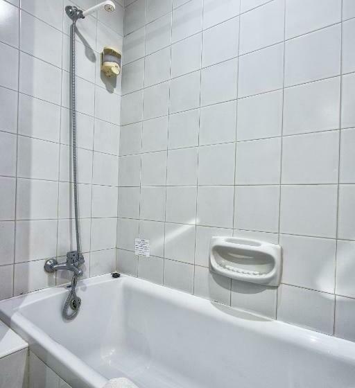 غرفة قياسية ثلاثية, Canifor