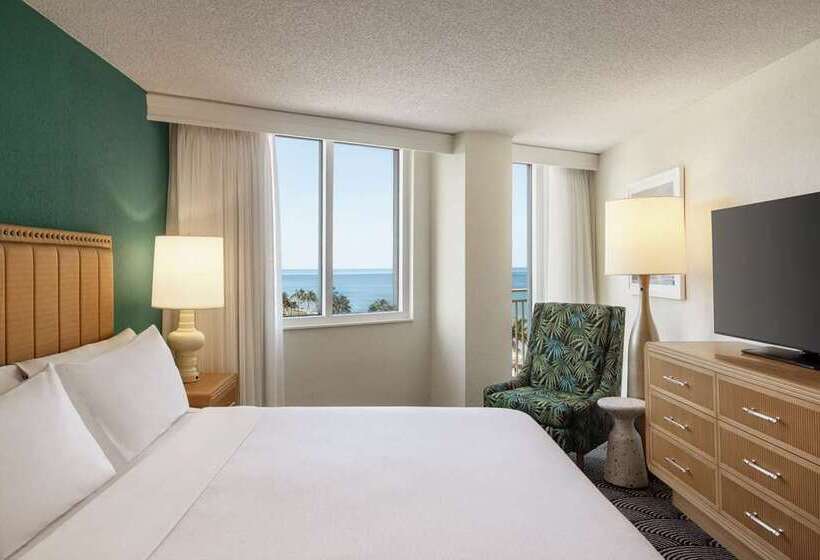 キングサイズベッドのスイートルーム, Embassy Suites By Hilton Niagara Falls Fallsview