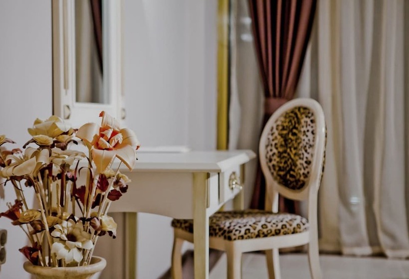 可看到停车场的标准间, Imperial Palace